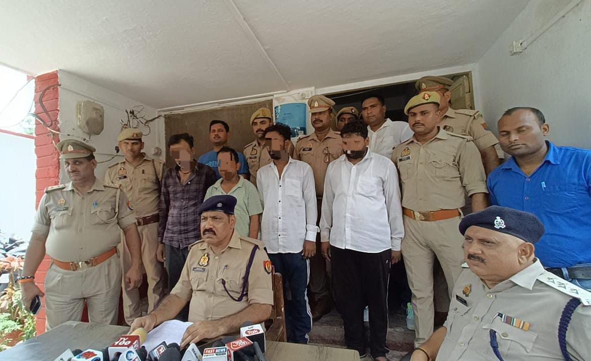 Thief gang busted in Mau Four arrested, one lakh 40 thousand stolen cash, pistol and cartridges recovered