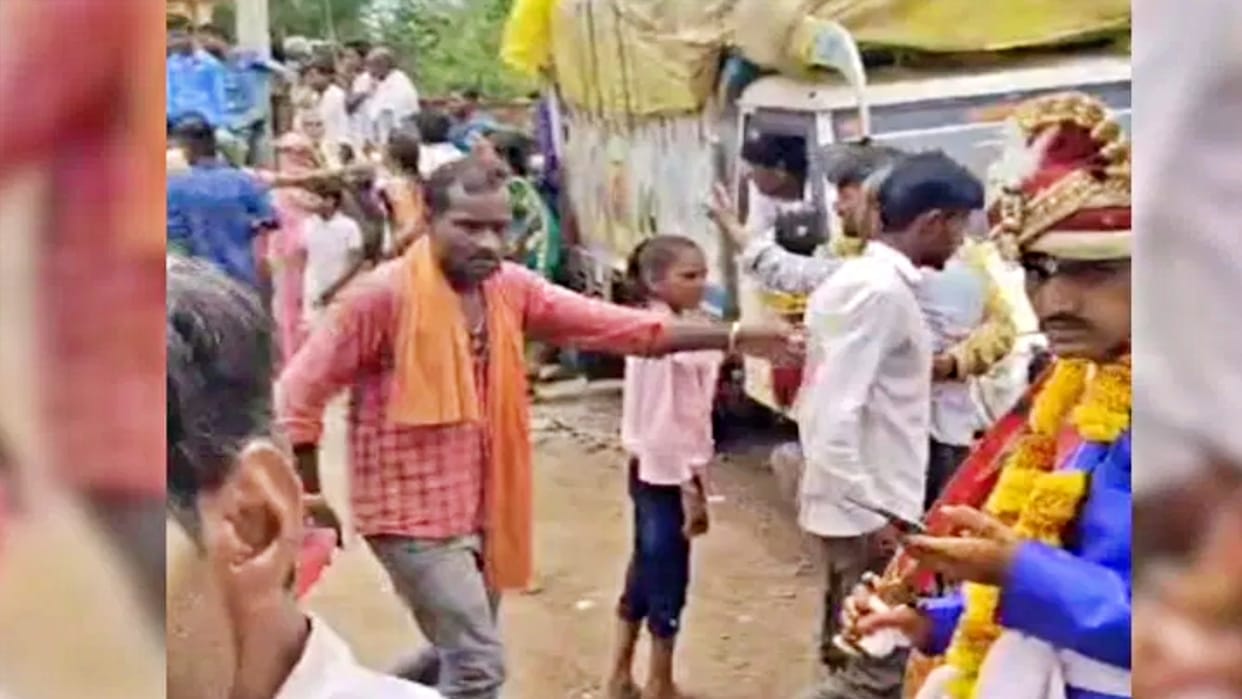 MP News Jai Bhim song was playing on DJ in Dalit procession bullies pelted stones in Shajapur