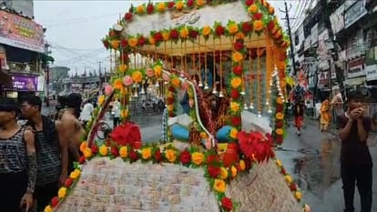 Kanwar Yatra: Sagar carrying Kanwar decorated with one lakhs 51 thousand notes, moving forward chanting Bhole