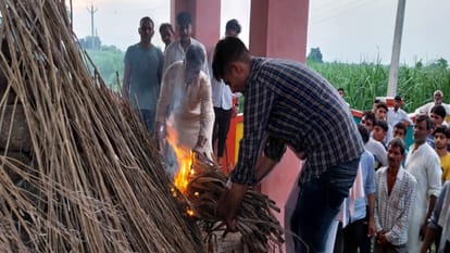 Families are in shock after death of soldiers Rohit Tomar and Harsh, both were cremated in a sad atmosphere