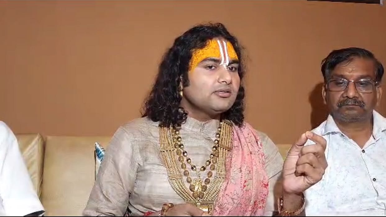 Anirudhacharya Maharaj said those who oppose UCC are ignorant, gave big statement in IPS Jyoti Maurya case