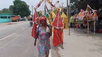 Kanwar Yatra 2023: Kanwar on shoulder, ghungroo in feet, Bum Bhole on tongue, see Kanwar Yatra in pics