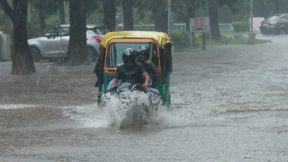 Monsoon 2023: why is it raining so heavily this year and rain heavily does not stop several hours