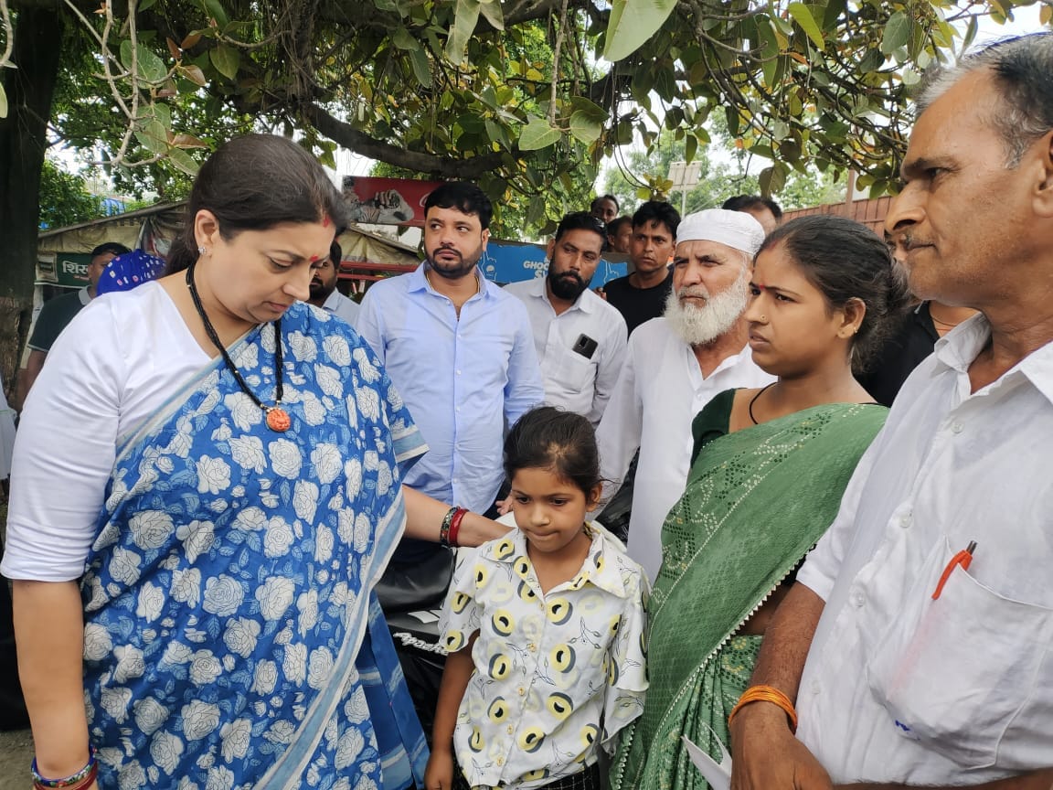 smriti irani visit amethi meet people