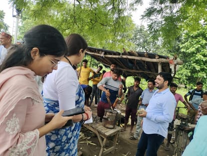 smriti irani visit amethi meet people