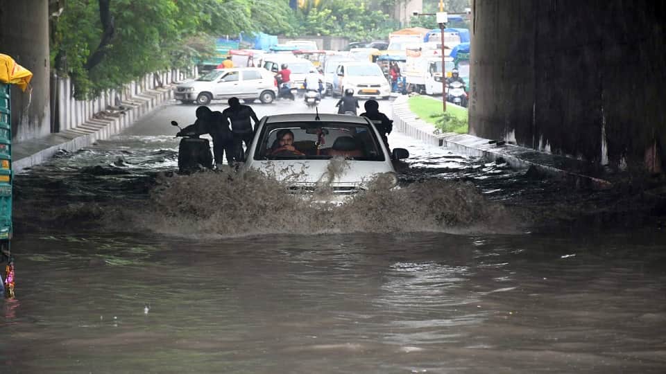 rain breaks 20-year record in Delhi Meteorological Department issued Orange Alert for sunday