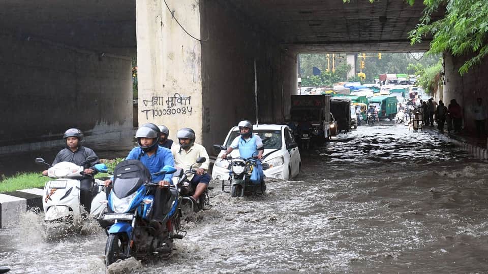 rain breaks 20-year record in Delhi Meteorological Department issued Orange Alert for sunday