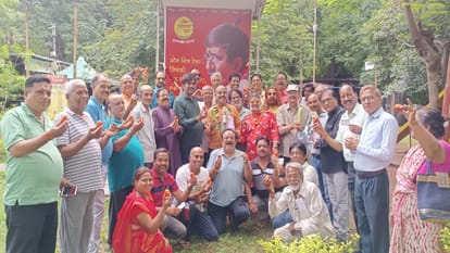 साहित्यकारों को फ्री में मिले टमाटर