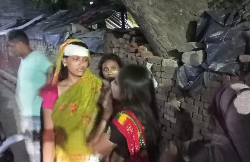 15 feet long wall of the fourth floor of  lawn collapsed five injured including child