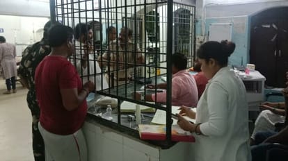 Bihar News : भीषण सड़क हादसे में ASI की मौत, 4 पुलिसकर्मी की हालत गंभीर; खड़े ट्रक में घुस गई स्कॉपियो Bihar road accident : collision between police jeep and truck in Siwan, ASI killed, 4 policemen injured