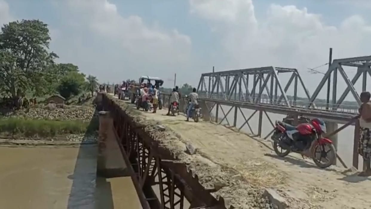 A girl died after falling into the river from the retired railway bridge in Khagaria