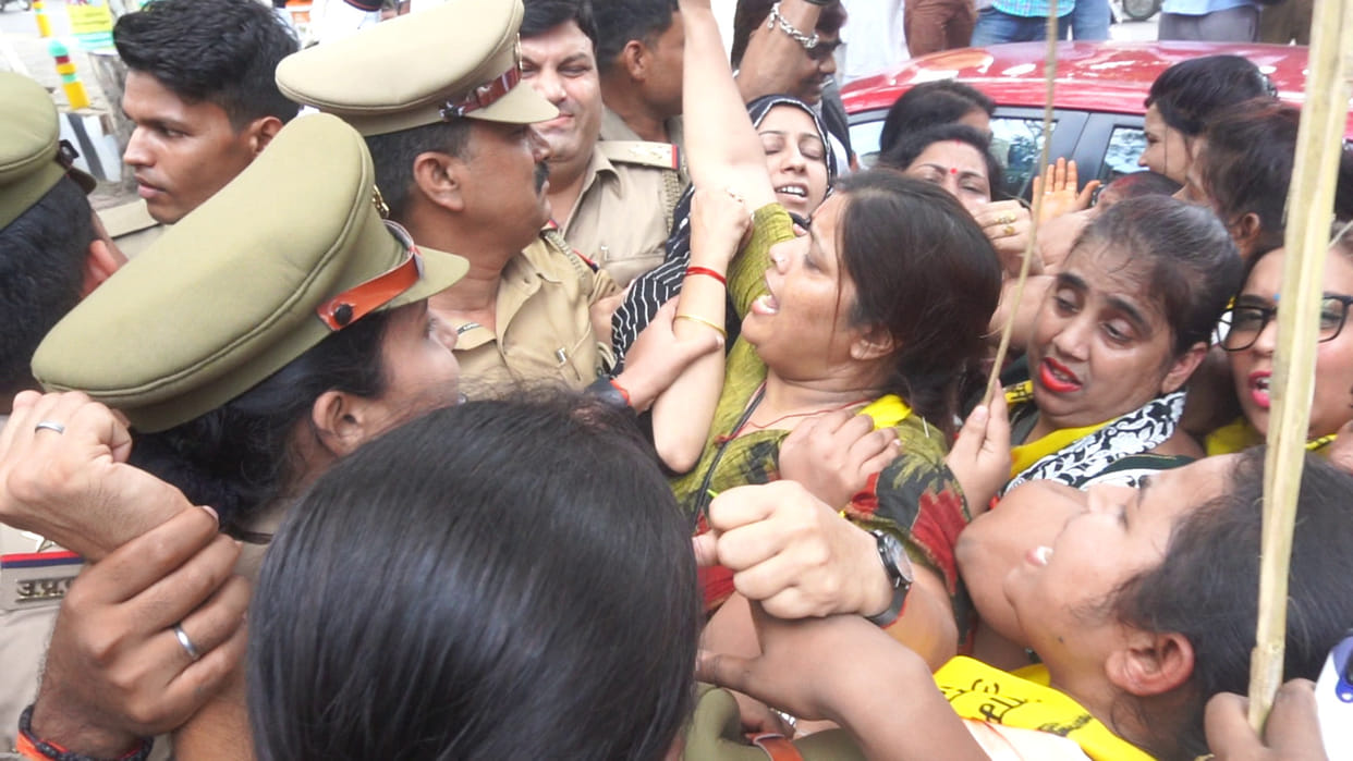 up Aam Aadmi Party took to the streets to protest against rising inflation