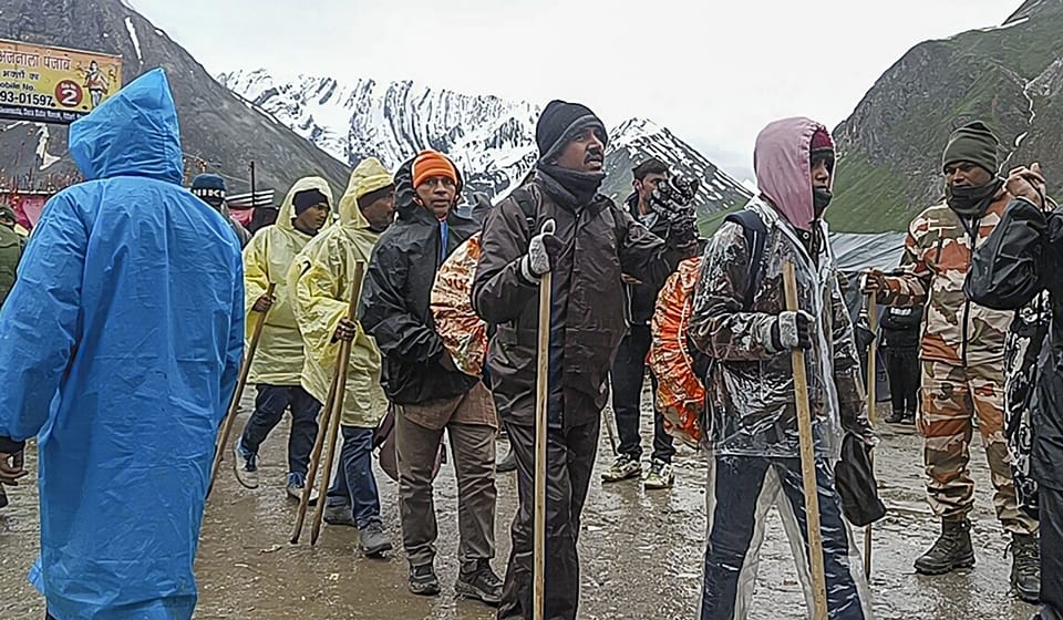 Amarnath Yatra re start after three days from Pahalgam Baltal Jammu highway still close on monday