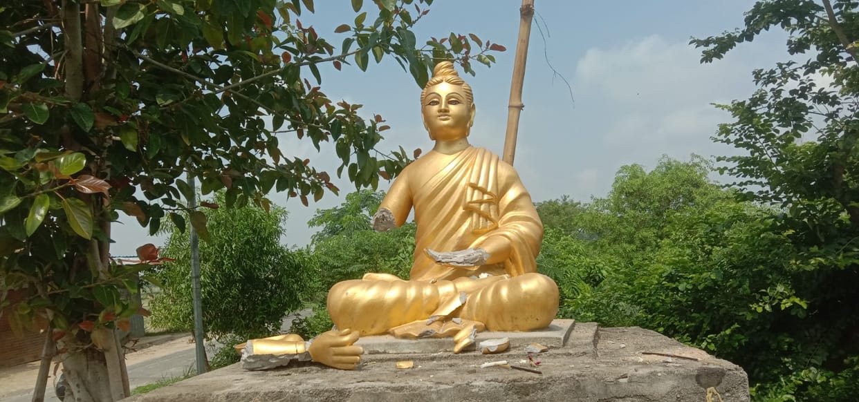 Ghazipur News: Anarchists broke the statue of Lord Buddha, police engaged in investigation