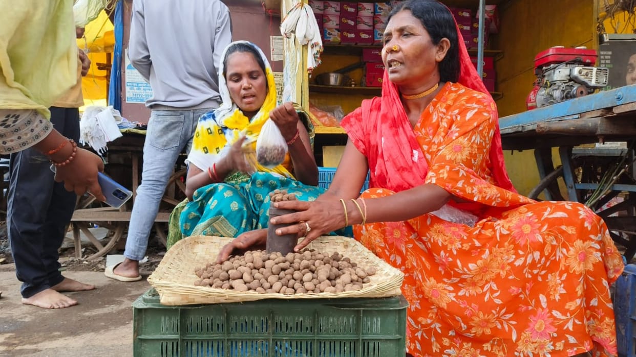 Chhattisgarh's most expensive vegetable boda is being sold at Rs 5000 per kg in Bastar market