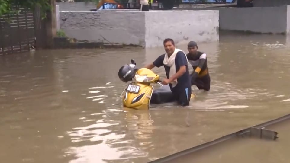 Water-logging in many areas of Delhi Gurugram and Faridabad due to incessant rains