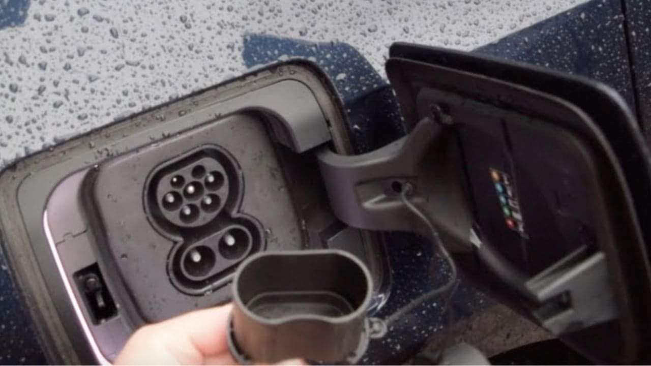 Electric car has to be charged in the rain, how safe is it to do so, know details