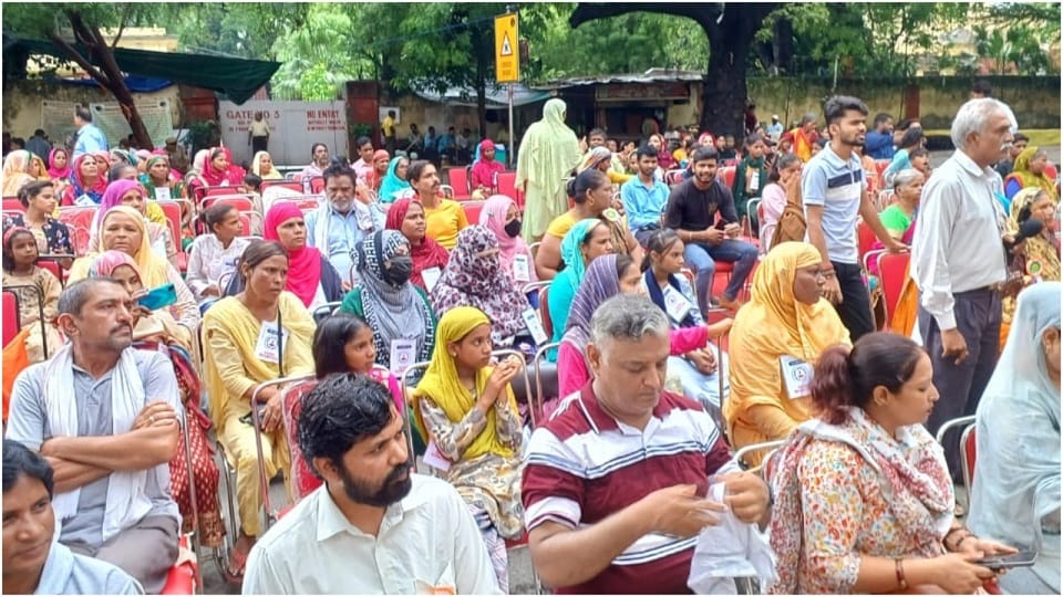 Ek Vote Ek Rozgar People's Parliament held in heavy rain
