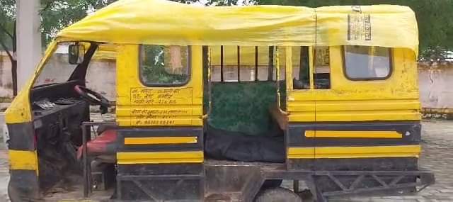 Dead body of girl student found on canal bank in Kannauj, relatives said murder after gang rape