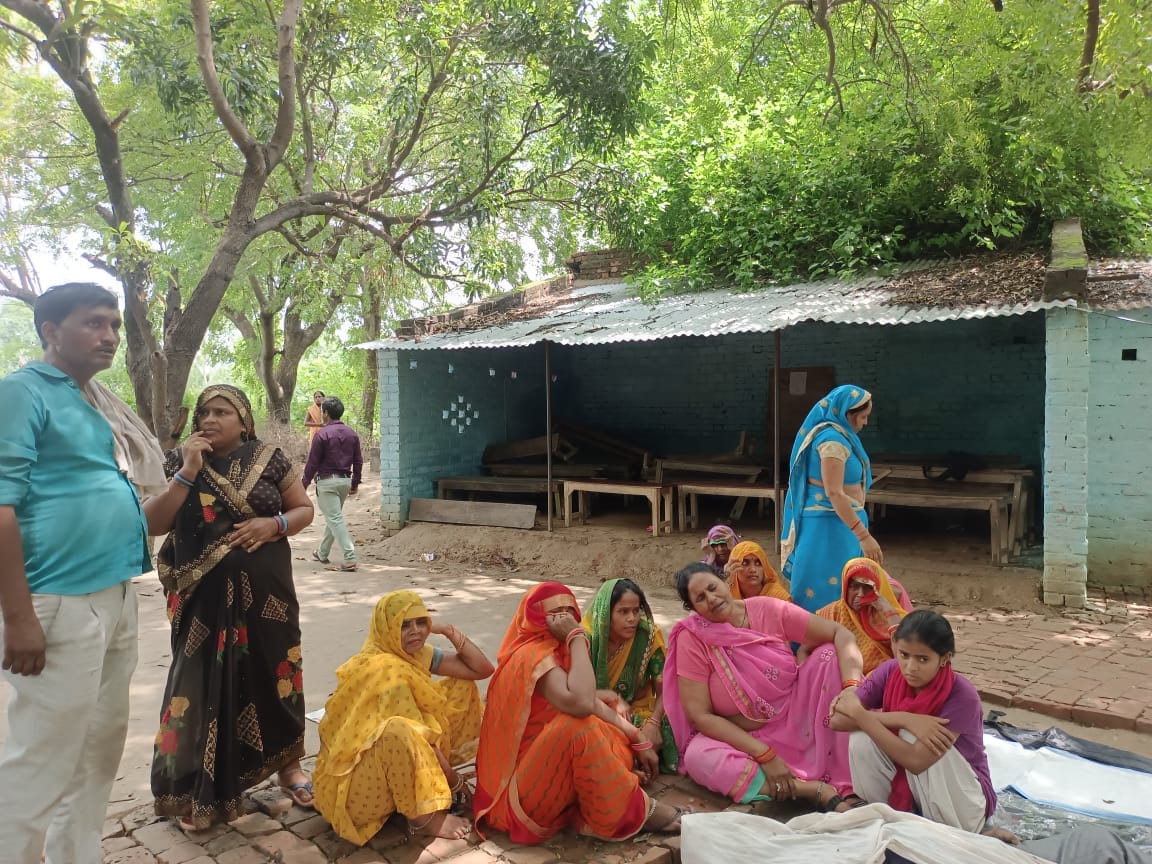 Dead body of employee found inside school, dead body was hanging on neem tree, he was upset due to non receipt