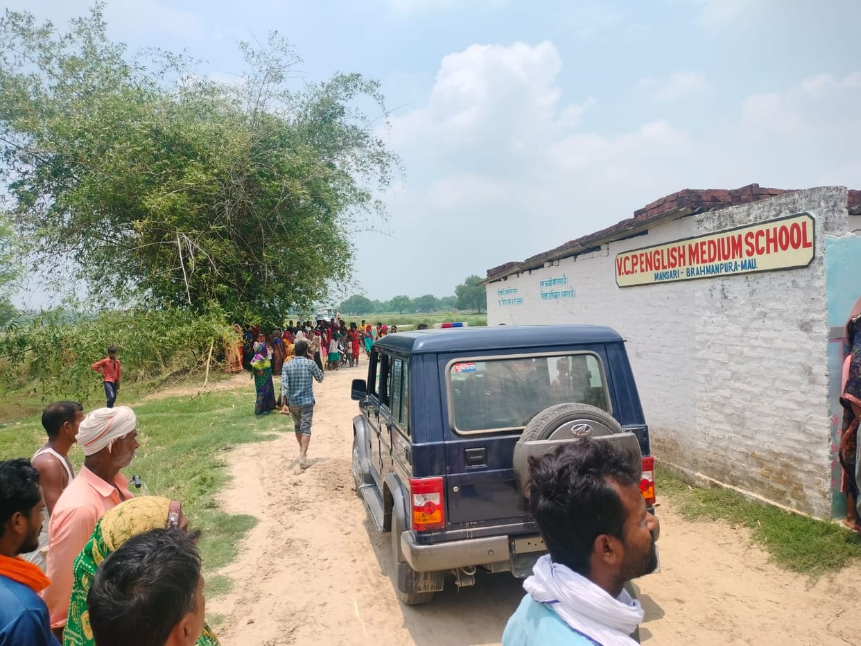 Girl dead body found in school after getting angry from home  teenager died due to electrocution