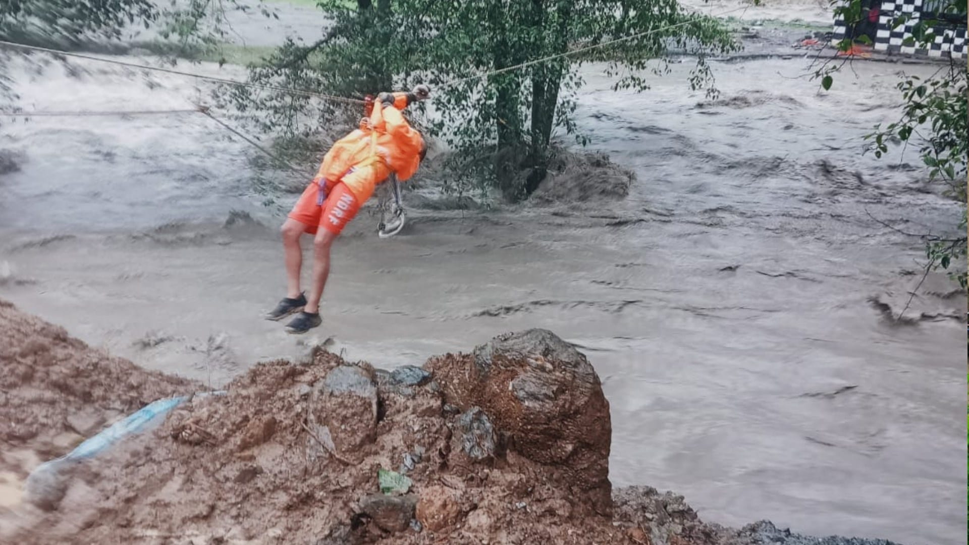 himachal rain alert: five killed flash floods in himachal cloudburst in mandi and kullu