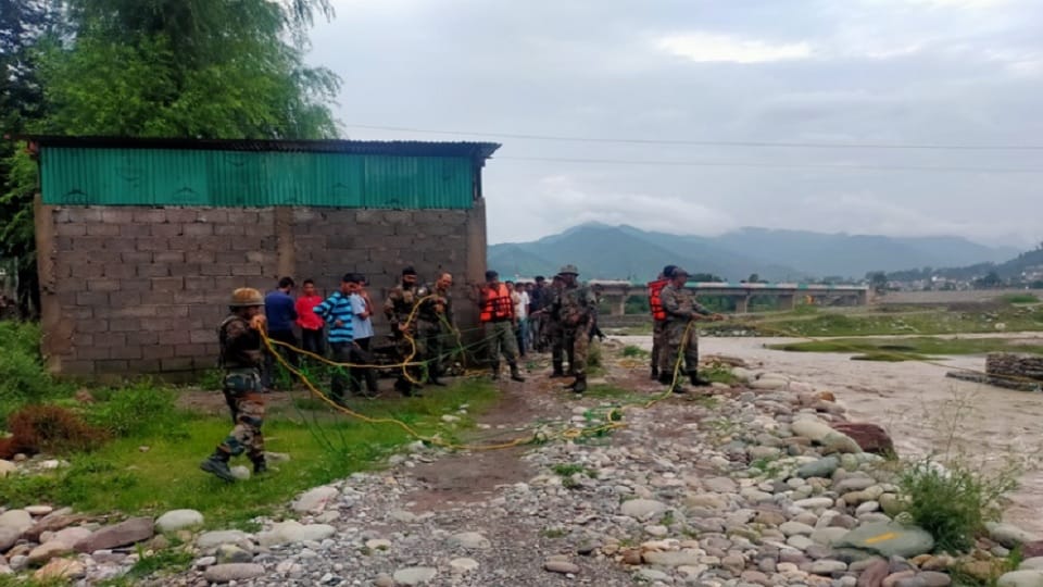 Jammu Kashmir: Two army soldiers washed away in Poonch Poshana river, rescue operation continues