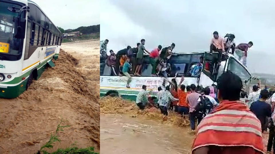 Dehradun Rainfall News Himanchal Roadways bus full of 30 passengers stuck in Rapte