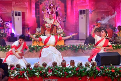 Women performing Dhunuchi dance on auspicious sound felt like seeing Durga Puja of Bengal
