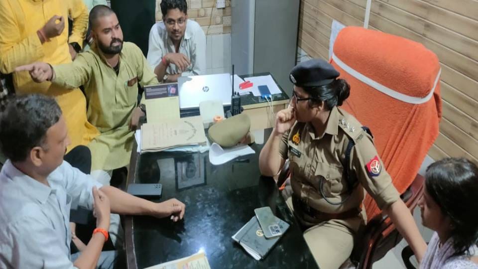 Neighbor molested girl returning from ABVP program in Agra