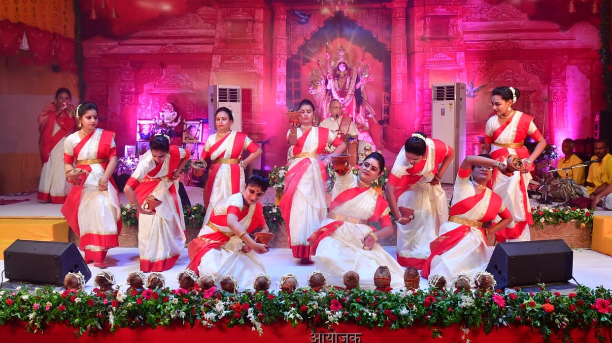 Women performing Dhunuchi dance on auspicious sound felt like seeing Durga Puja of Bengal