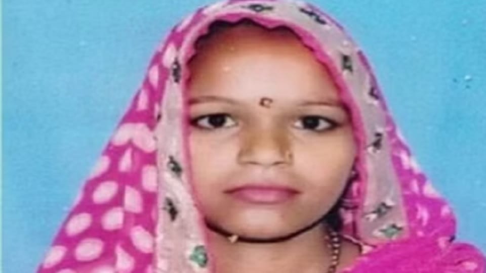 woman was beheaded due to stone injury caused by explosion of flour mill While working in Agra