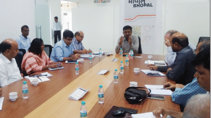 MP News: Two in Bhopal, three km of tracks laid in Indore, instructions for welding tracks by making temporary