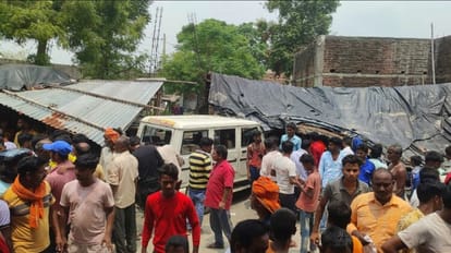 कुशीनगर में हादसा: चाय की दुकान में घुसी बोलेरो, एक की मौत; छह लोग घायल one killed and six injured after bolero accident in tea shop at kushinagar