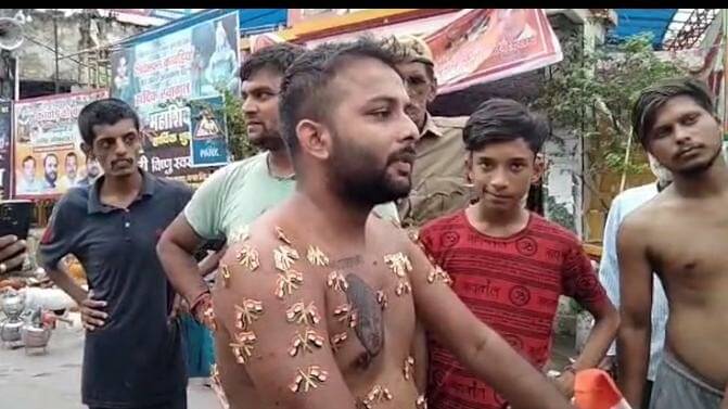 devotion and patriotism seen in Kanwar, Vijay Hindustani brought Kanwar by pinning 51 tricolors on his body