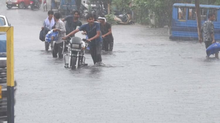 Uttarakhand Weather Heavy Rainfall in Rishikesh city became a pond after waterlogging