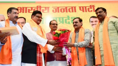 MP News: विहिप के पूर्व केंद्रीय सह मंत्री राजेश तिवारी भाजपा में शामिल, सीएम ने दिलाई सदस्यता MP News: Former VHP Union Joint Minister Rajesh Tiwari joins BJP, CM gives membership