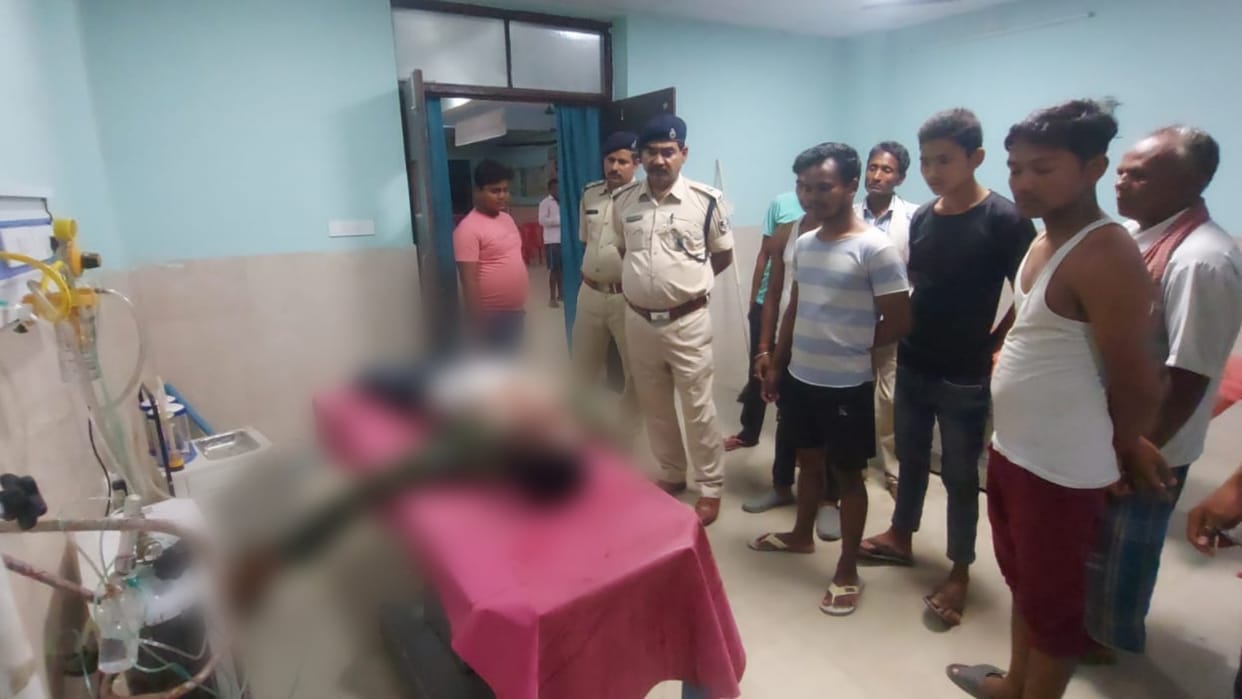 A bike rider hit a student walking on the road in Supaul, died on the spot