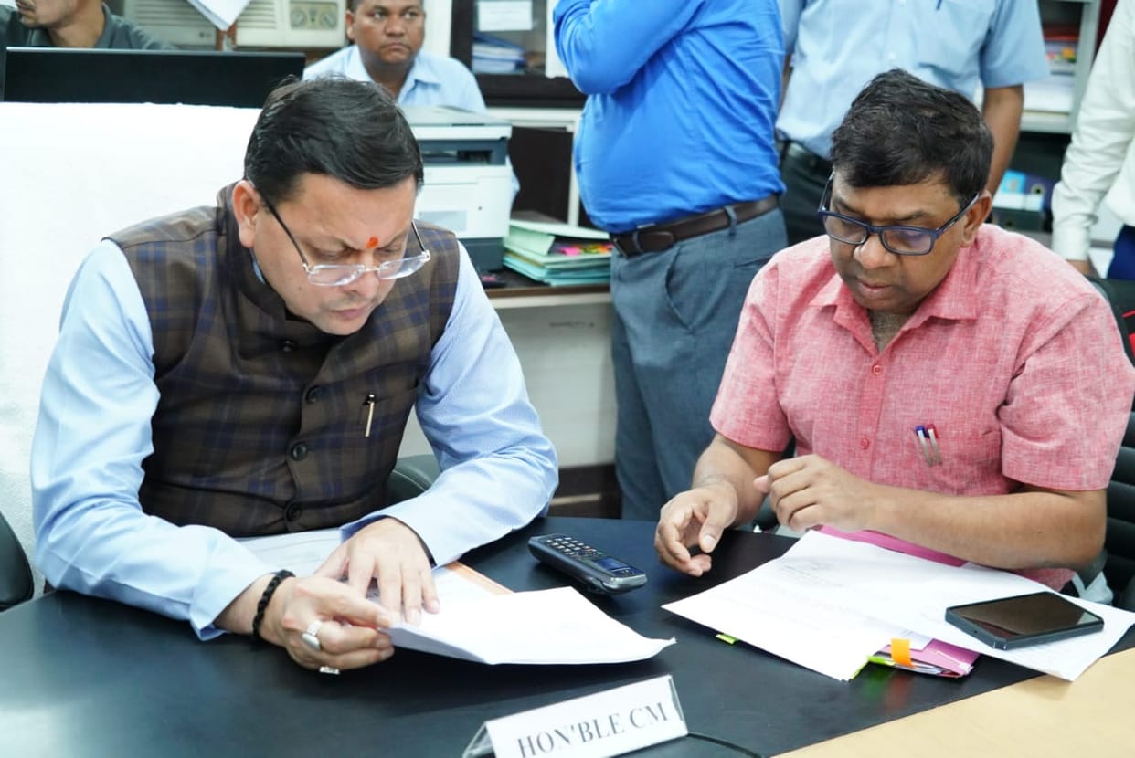 Uttarakhand Weather Heavy Rainfall Red Alert Dm Dhami reached disaster control room
