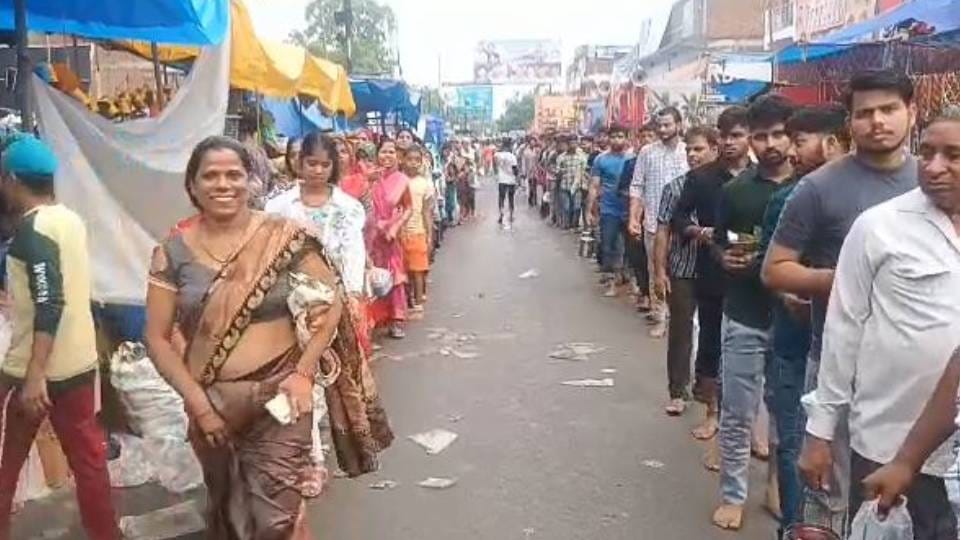 fair of Rajeshwar Mahadev has started in Agra devotees performed Jalabhishek of Lord Shiva
