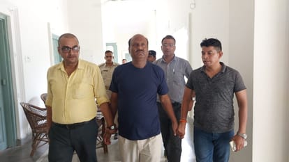 Bihar Police : The surveillance team caught the inspector red-handed taking a bribe of one lakh rupees.