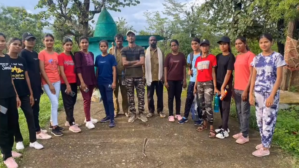 chhattisgarh colleges students team reached GPM to see biodiversity during the rains