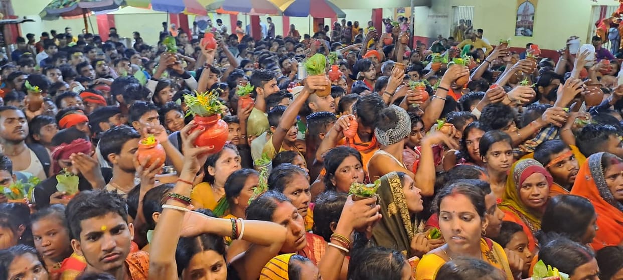 Sawan 2023: Devotees arrived to Shiva temple first Monday, Har Har Mahadev, Deoghar, Kanwar Yatra, Bihar News