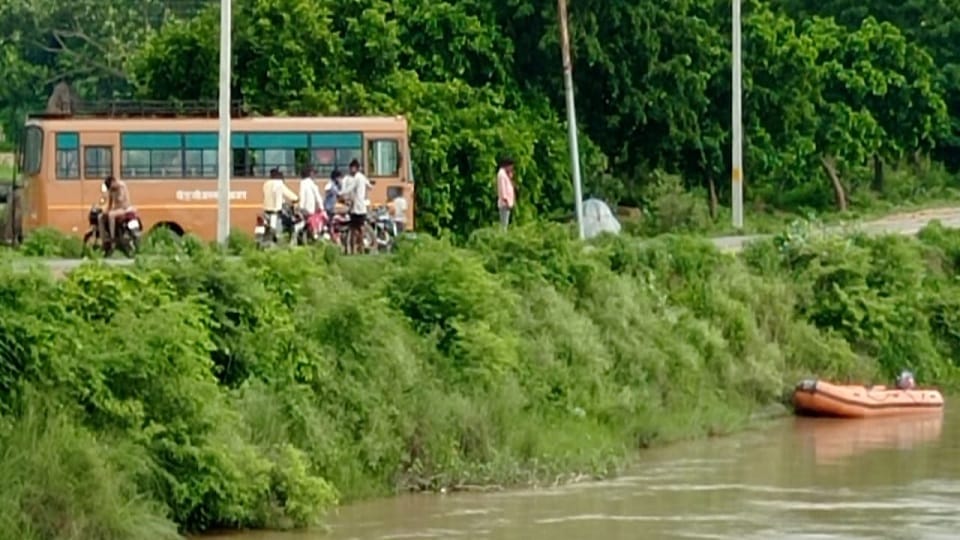 End of love story daughter love not approved fear of murder Police looking for dead body in canal