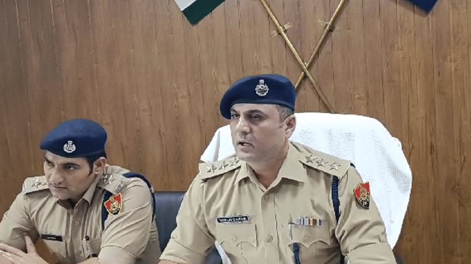 girl murdered by lover in front of her mother in Palam Vihar Gurugram CCTV Footage