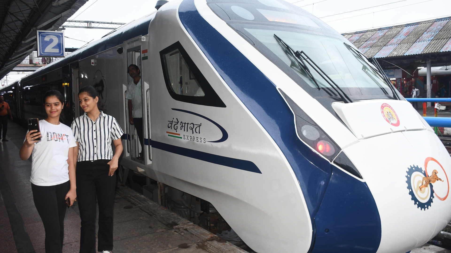 Vande Bharat First selfie with loved ones then journey