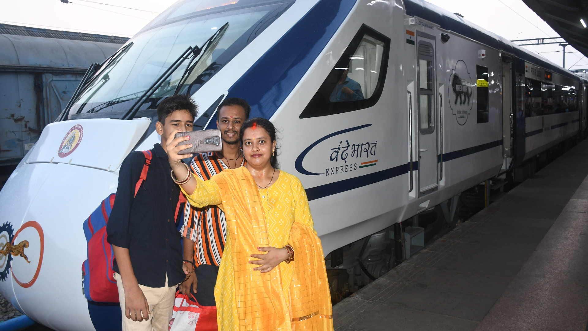 Vande Bharat First selfie with loved ones then journey