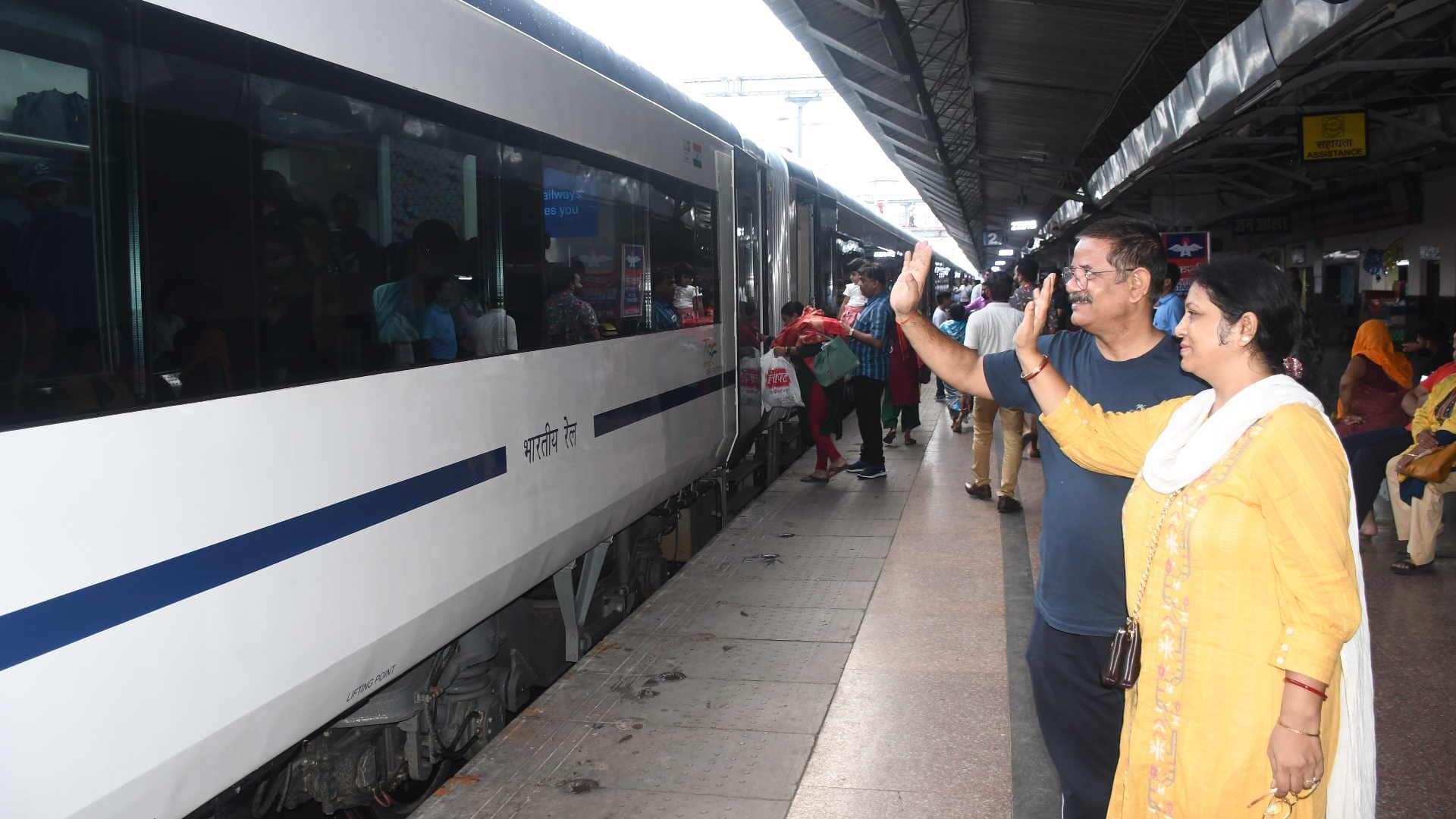 Vande Bharat First selfie with loved ones then journey