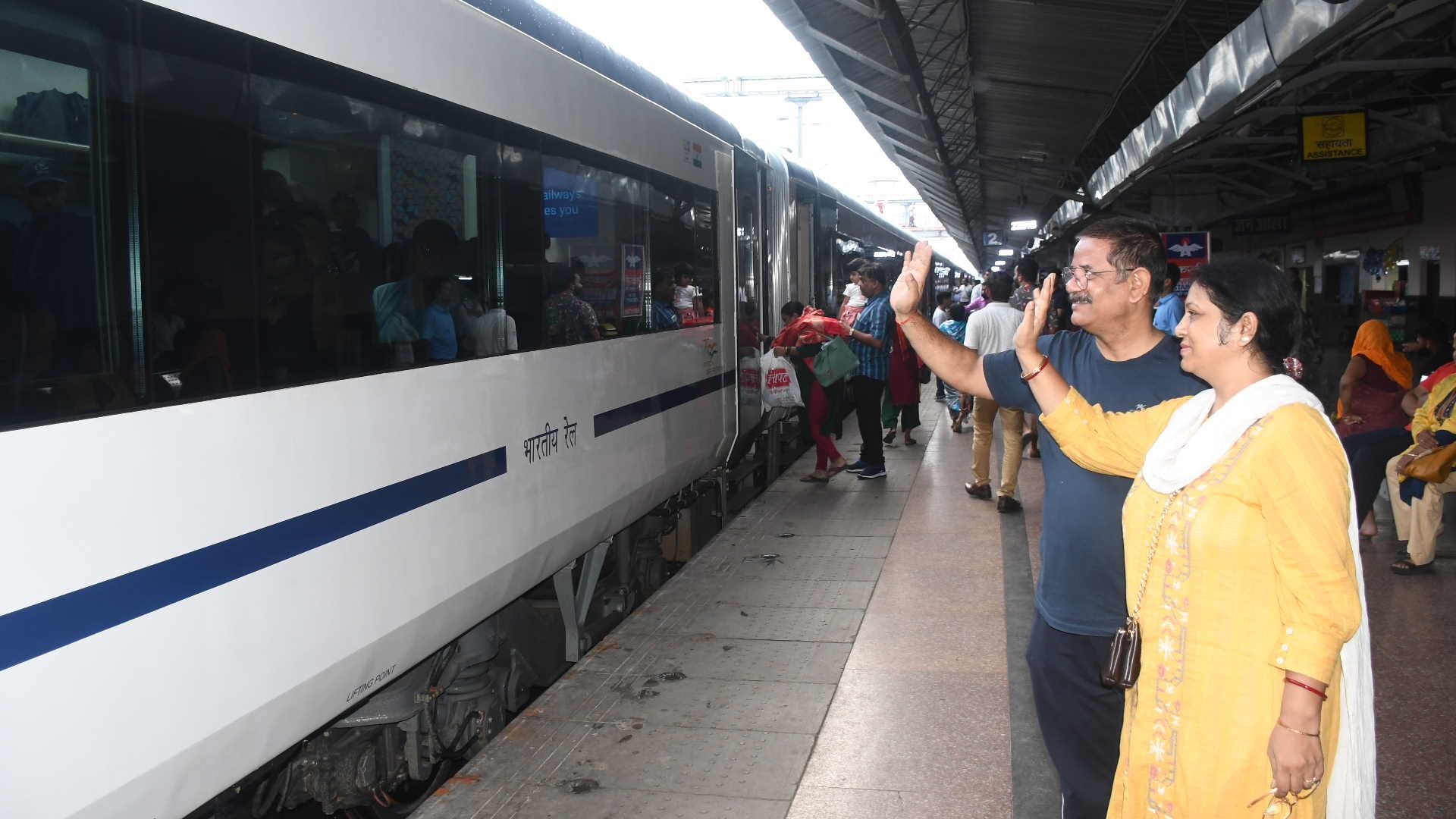 Vande Bharat First selfie with loved ones then journey