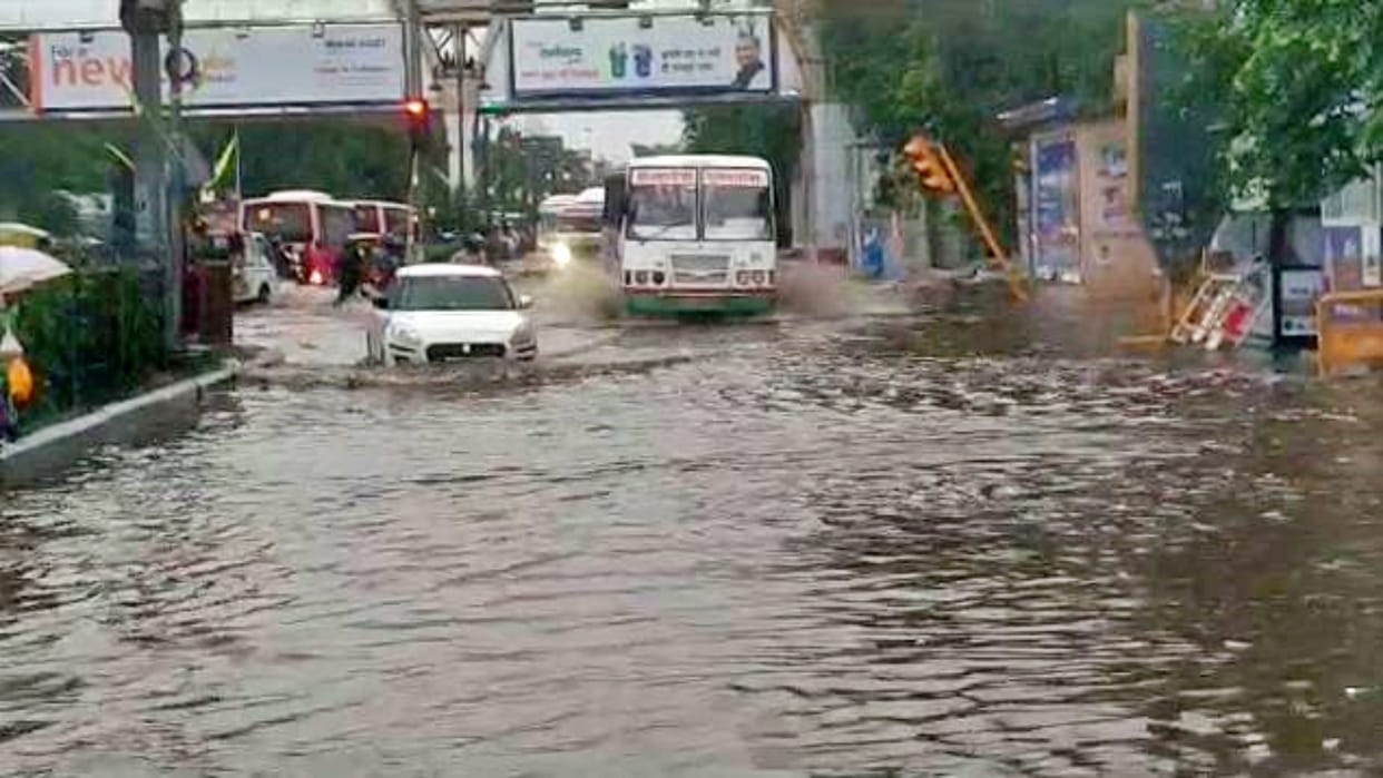 Jaipur Weather: Drainage system stalled in Jaipur due to rain, roads filled with water